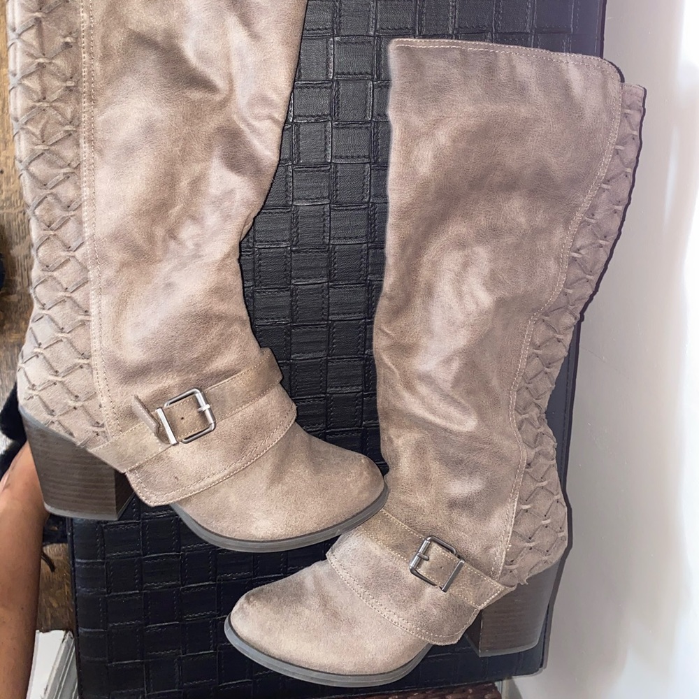 Mid rise boots!